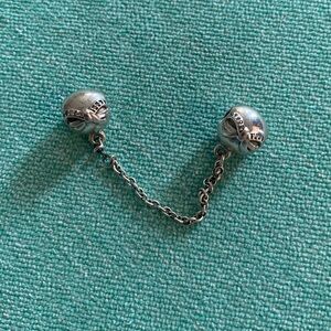 Dainty bow safety chain